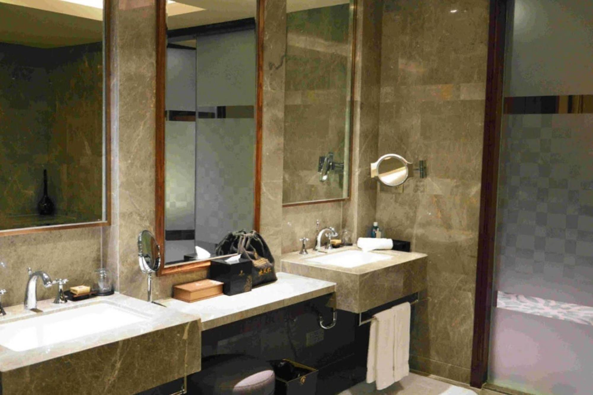 Luxury Blue Horizon Hotel Dongying Exteriör bild